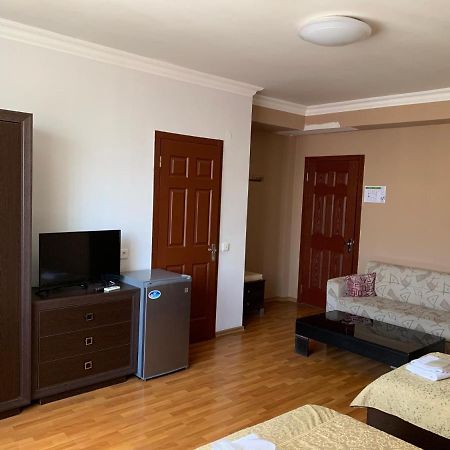 Prestige Hotel Batumi Bagian luar foto