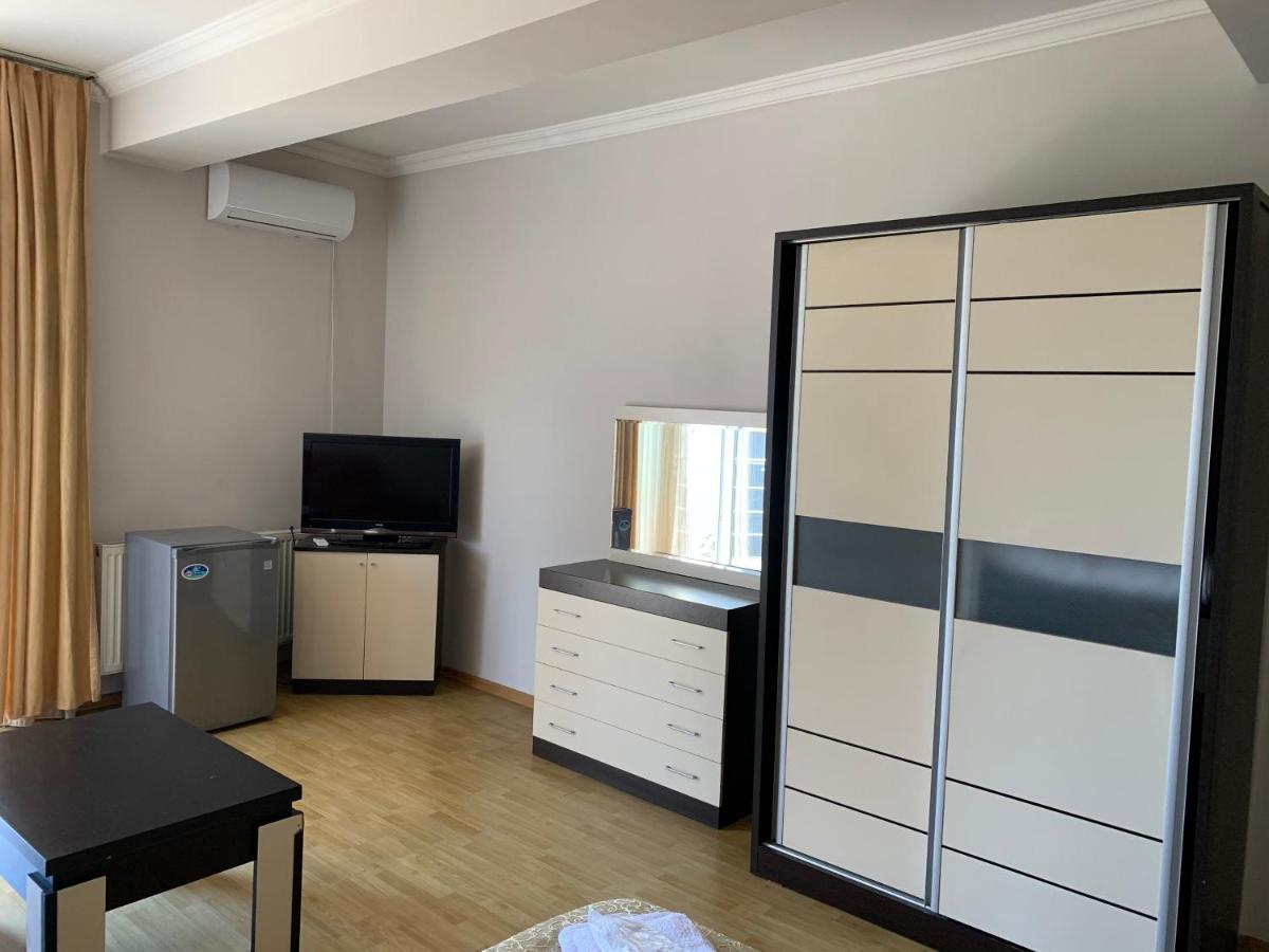 Prestige Hotel Batumi Bagian luar foto