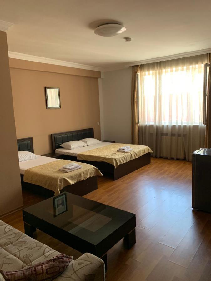 Prestige Hotel Batumi Bagian luar foto