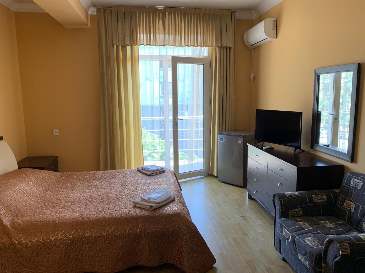 Prestige Hotel Batumi Bagian luar foto