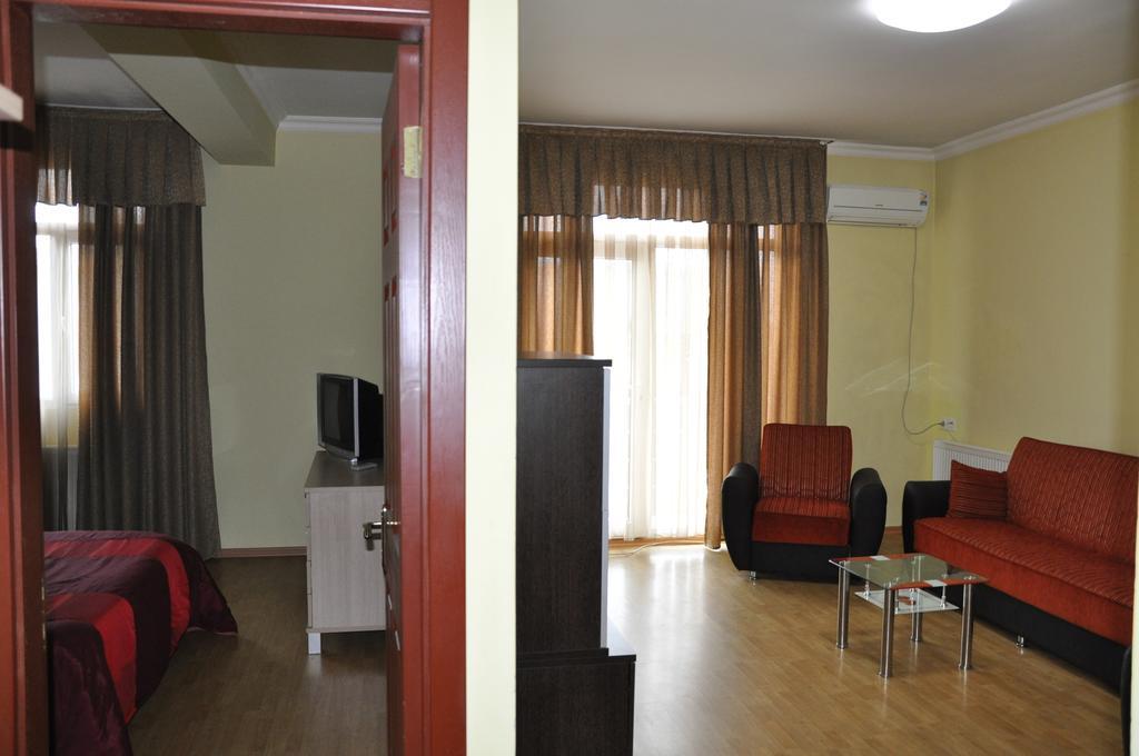 Prestige Hotel Batumi Ruang foto