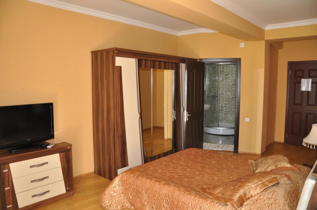 Prestige Hotel Batumi Ruang foto