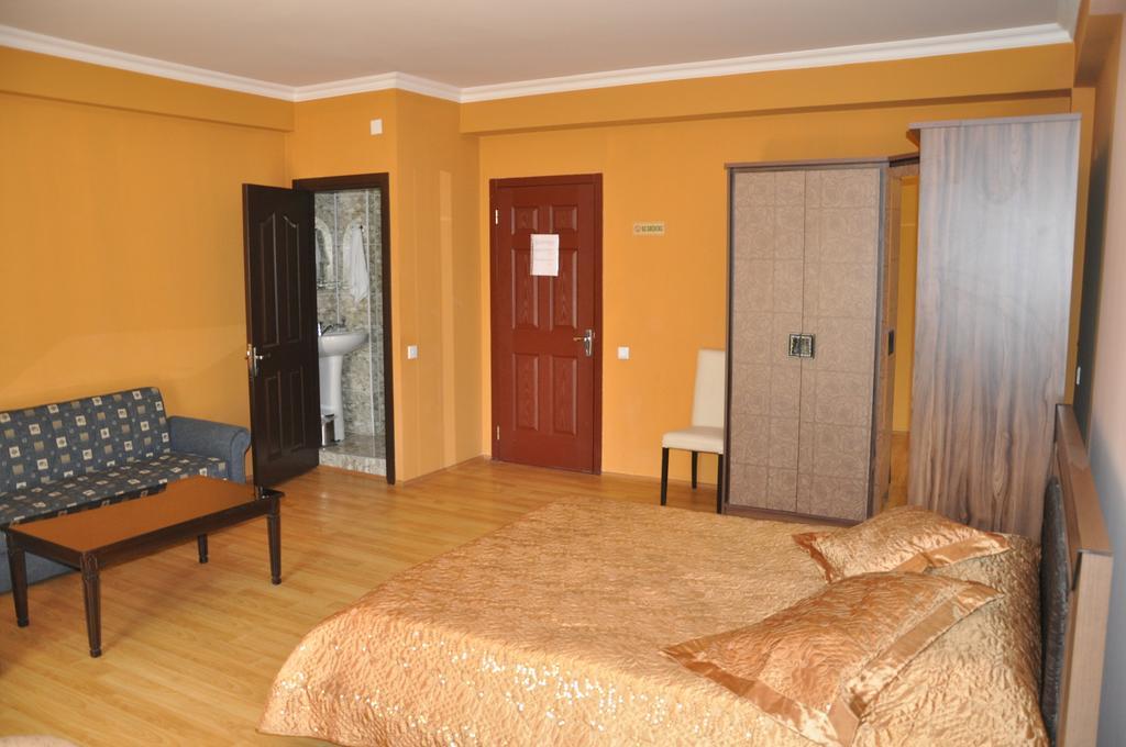 Prestige Hotel Batumi Ruang foto