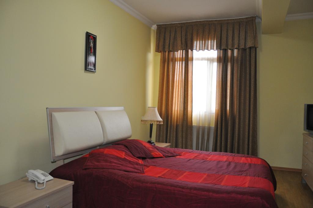Prestige Hotel Batumi Bagian luar foto