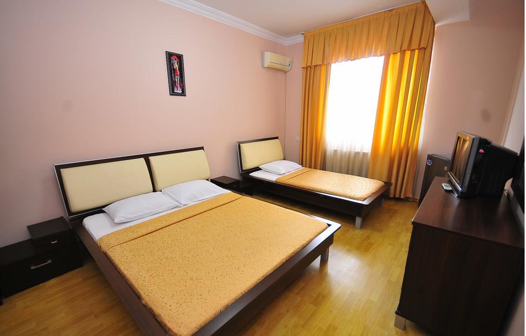 Prestige Hotel Batumi Bagian luar foto