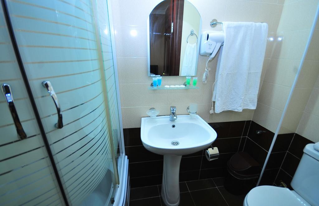Prestige Hotel Batumi Bagian luar foto