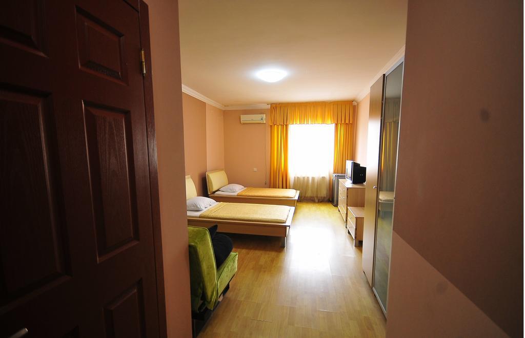 Prestige Hotel Batumi Bagian luar foto