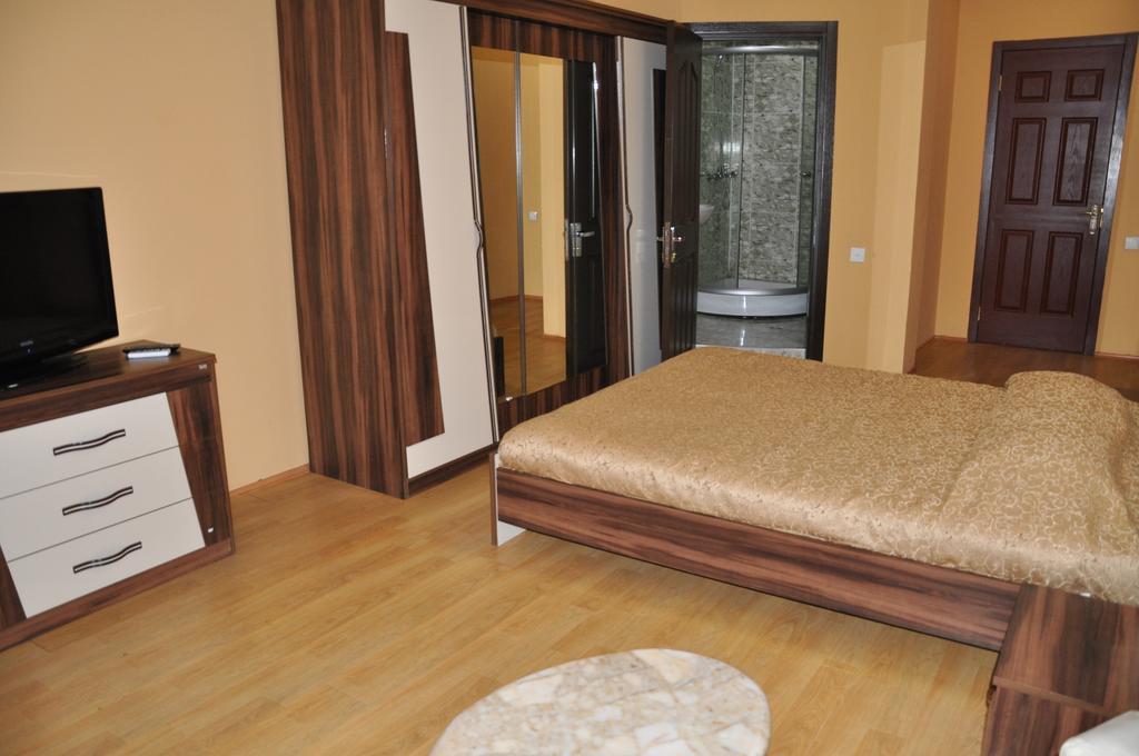 Prestige Hotel Batumi Bagian luar foto