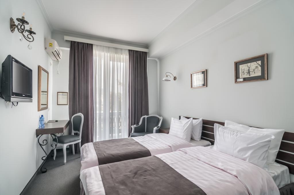 Prestige Hotel Batumi Bagian luar foto